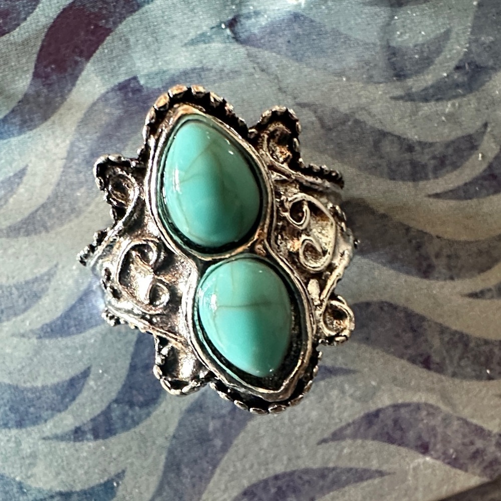 V , elongated and round Silver and Turquoise Ring Set. All sz 7. - Picture 3 of 5
